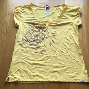 The north face woman vapor wick top. Size m